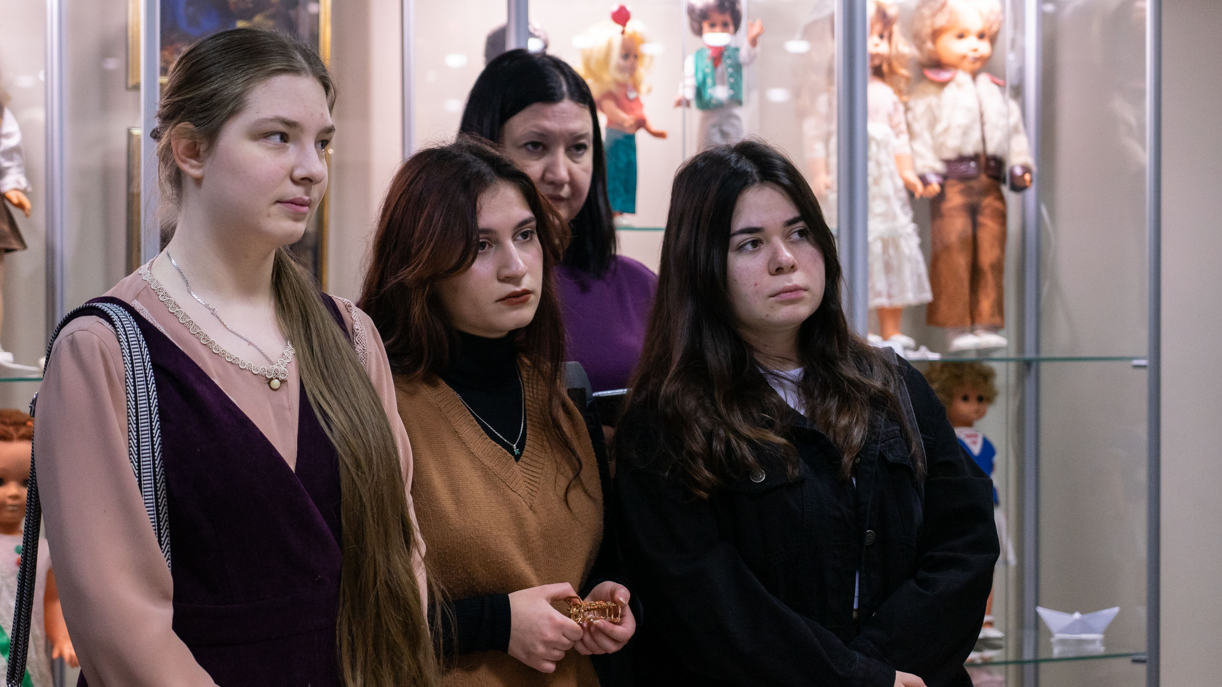 Изображение новости: В Державинском открылась выставка «Кукольный домик»