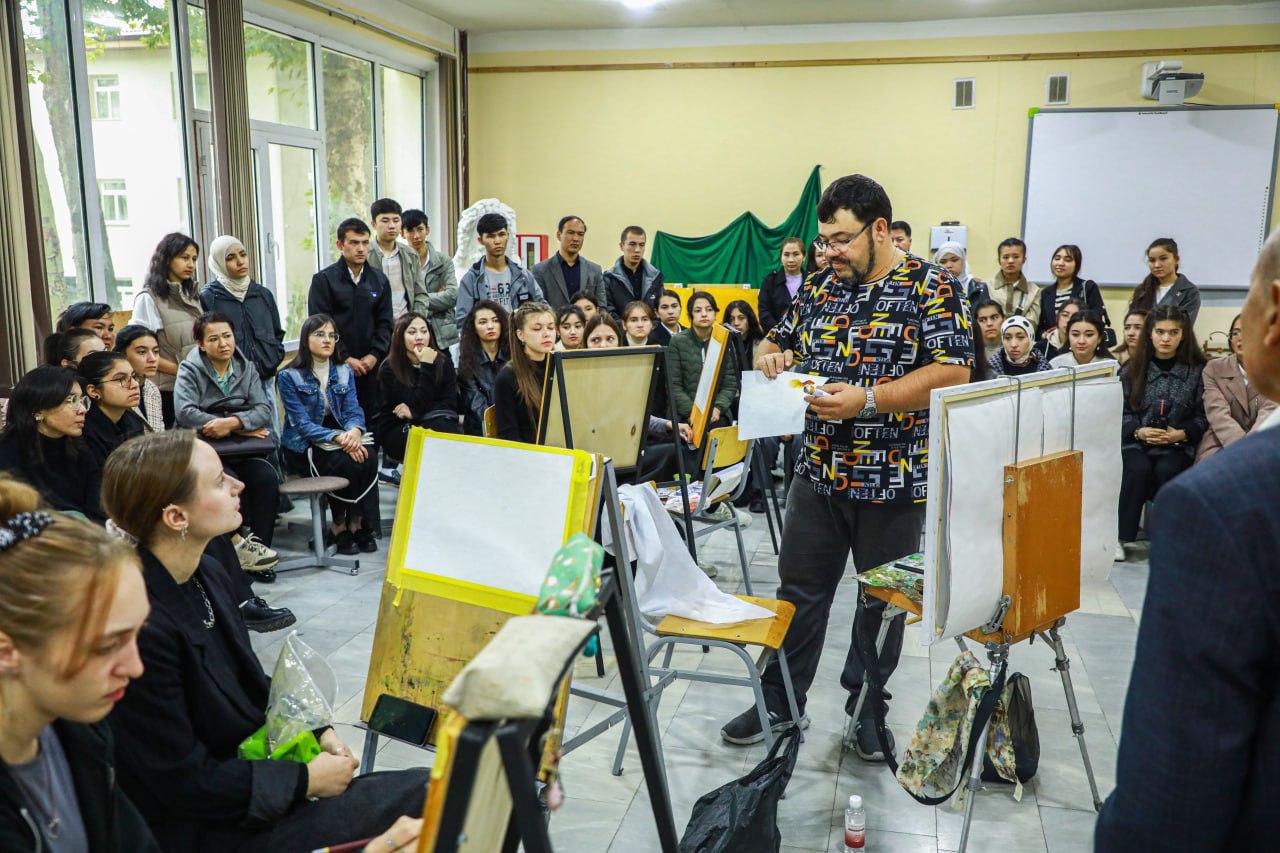 Изображение новости: Державинцы провели пленэры в Узбекистане 