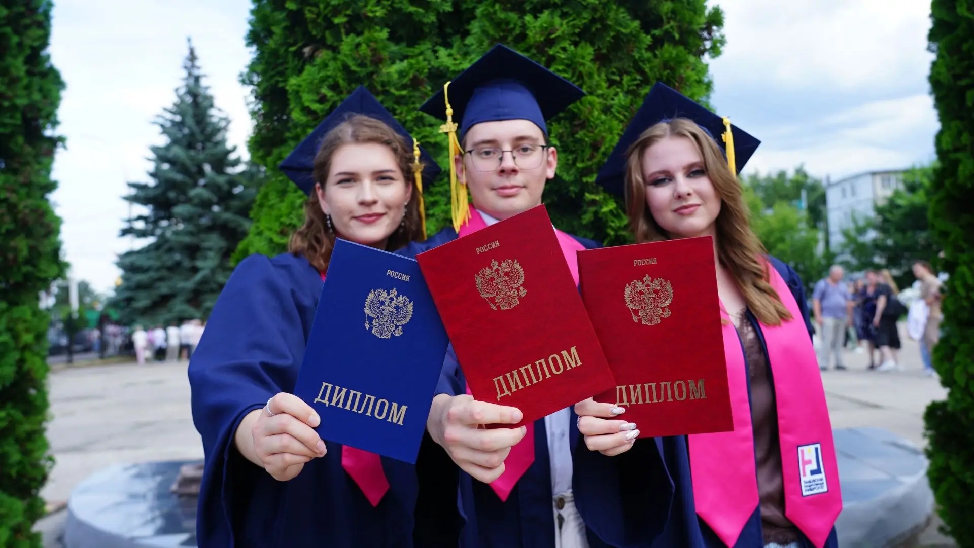 Изображение новости: Финал учебного года в Державинском отметили общеуниверситетским выпускным