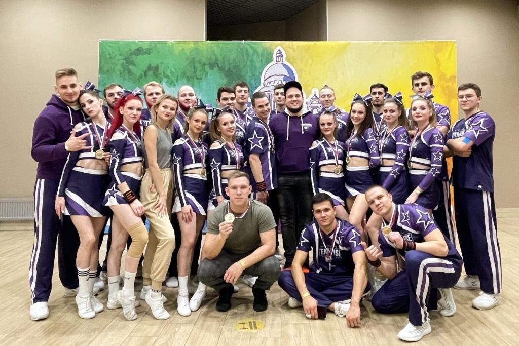 Изображение новости: Команда Державинского по чирлидингу «TeamRise» – первая во Всероссийских соревнованиях по чир-спорту «Чирмания Питер»
