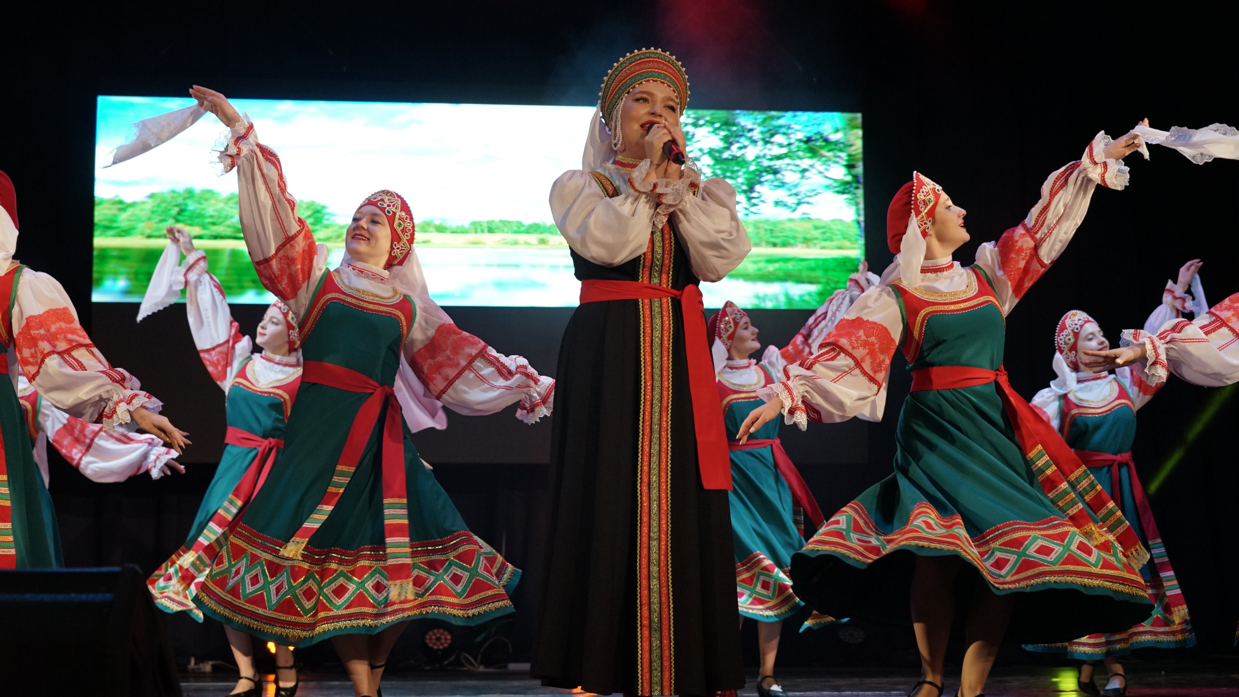 Изображение новости: Всероссийский форум «Семья – четвертая миссия университета» открылся в Державинском