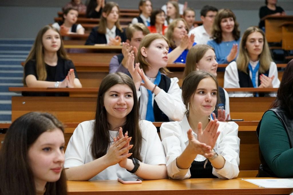 Изображение новости: В Державинском подвели итоги региональной гуманитарной олимпиады «Умницы и умники»