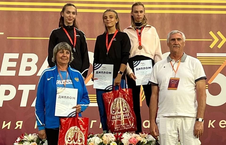 Изображение новости: Студентка Державинского Ульяна Баженова победила на первенстве России по легкой атлетике