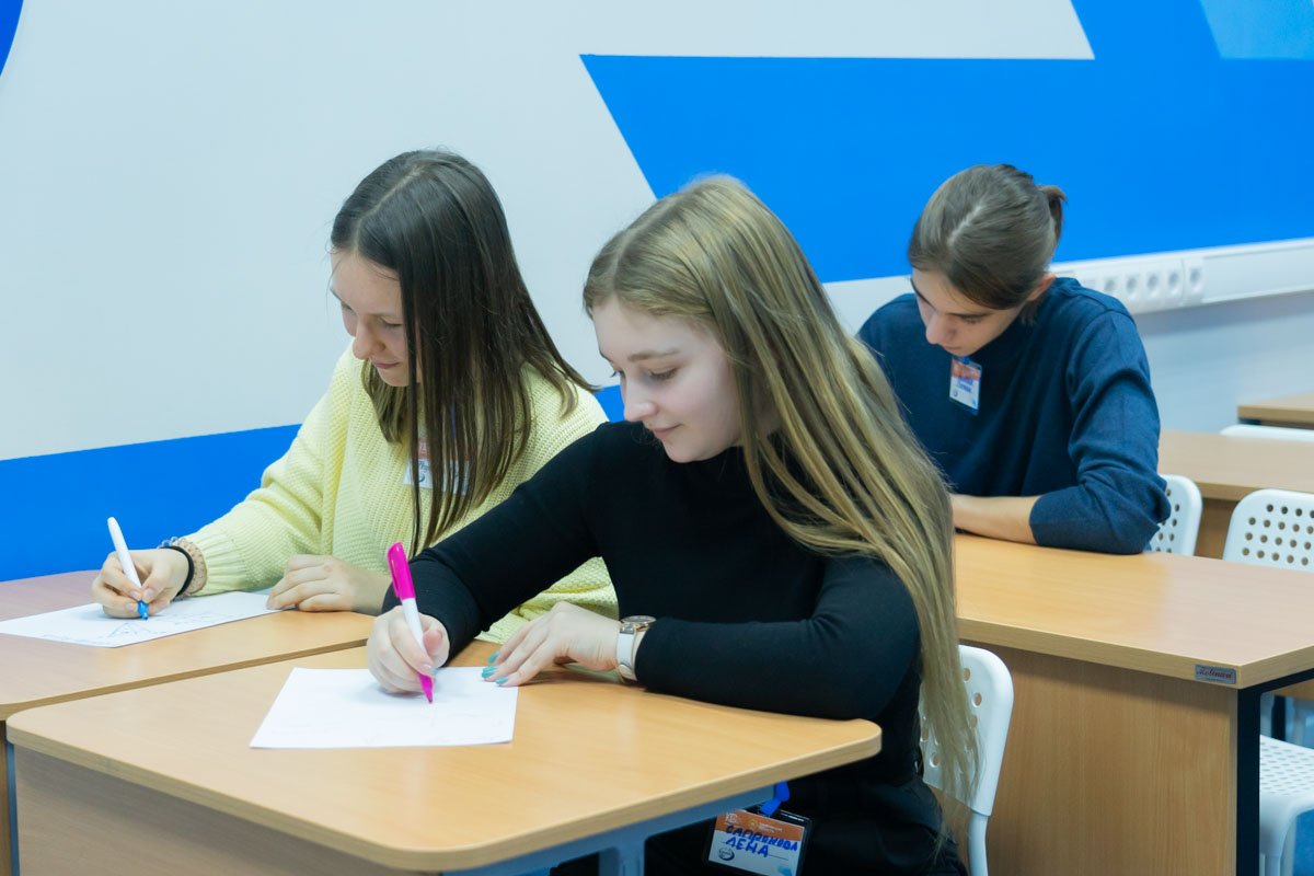 Изображение новости:  В Державинском проходит четвертая профильная смена «Олимпиадная математика»