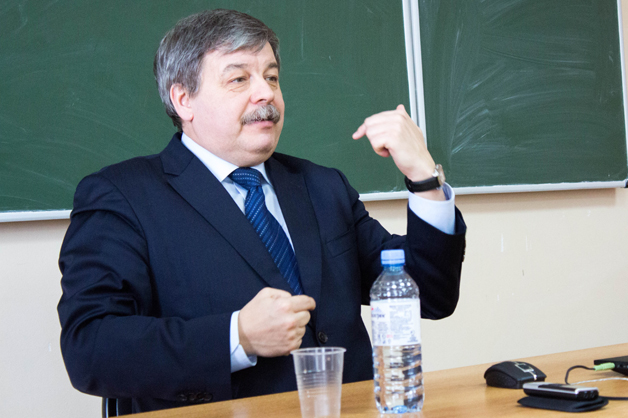 Изображение новости: Преподаватель Санкт-Петербургского госуниверситета Сергей Ильченко прочитал лекции студентам ТГУ