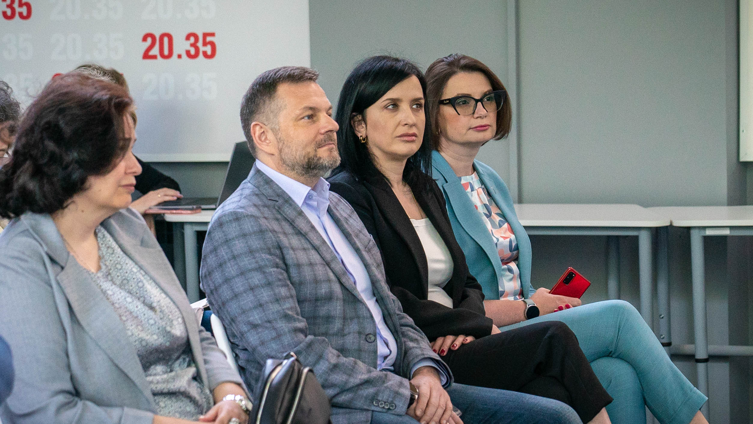Изображение новости:  Автор и ведущий программы «Умницы и умники» Юрий Вяземский прочитал лекцию в Державинском 