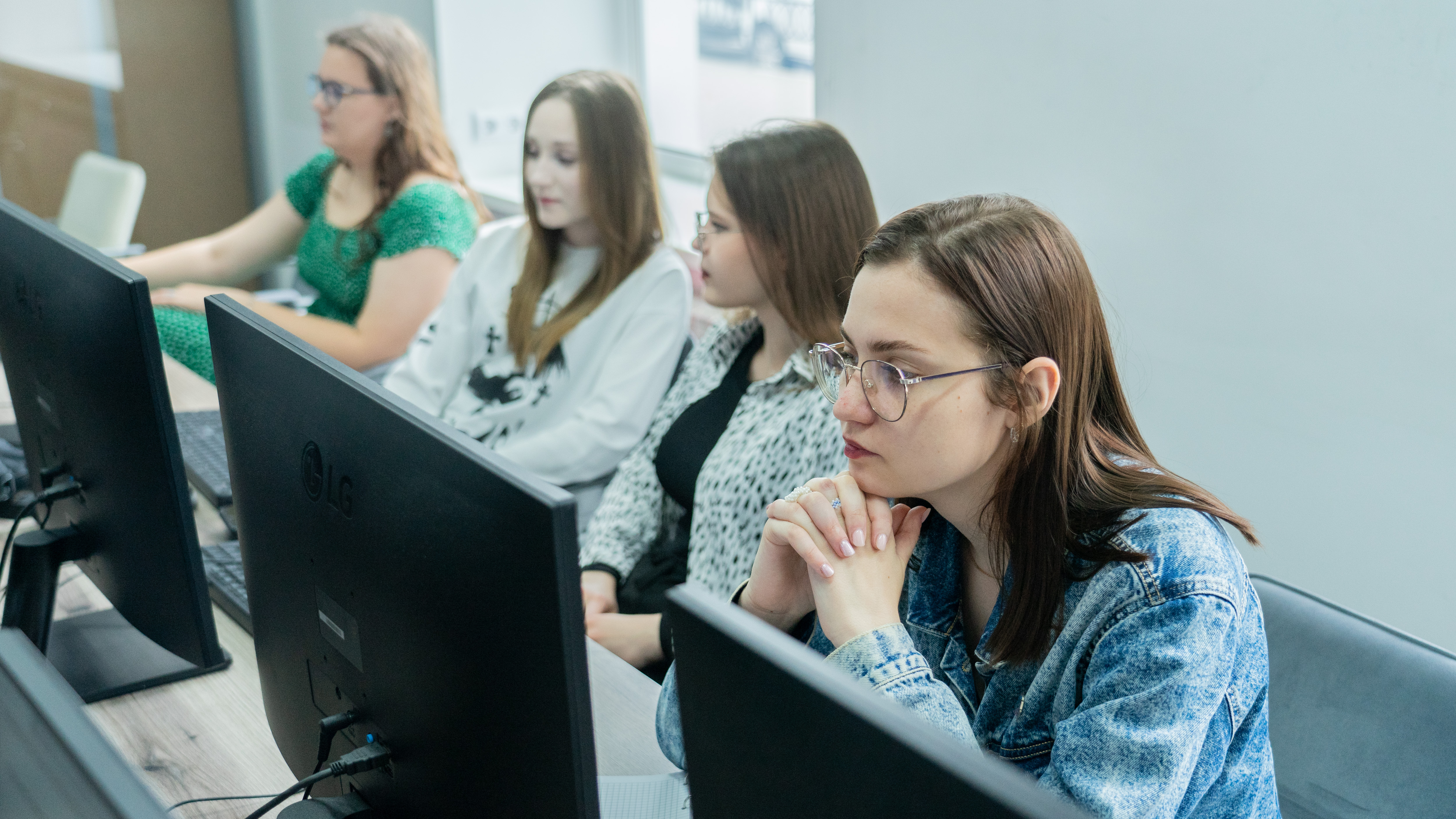 Изображение новости: Державинцы работали наблюдателями ЕГЭ в 2023 году 