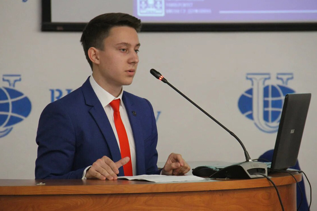 Изображение новости: Студенты-юристы Державинского университета стали обладателями именной стипендии «Гарант»