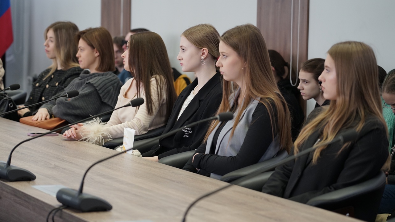 Изображение новости: В Державинском прошел круглый стол «Гордимся и помним»