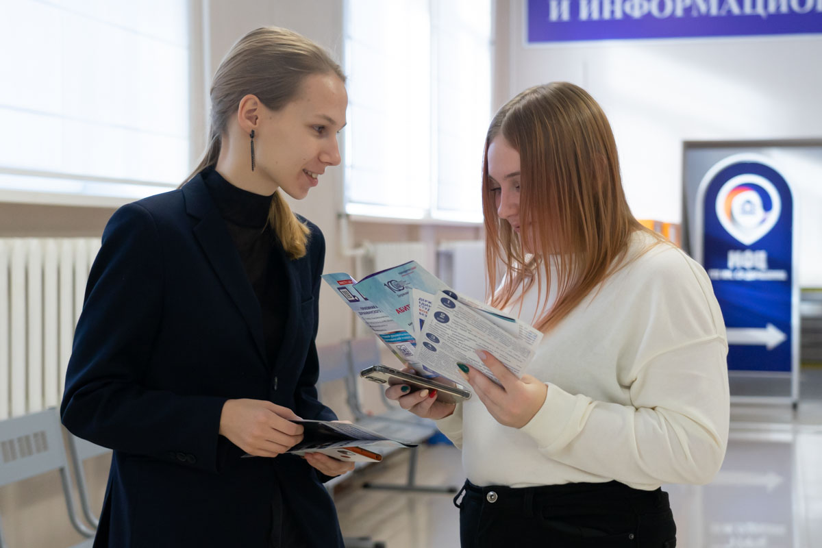 Изображение новости: Абитуриенты познакомились с Державинским университетом