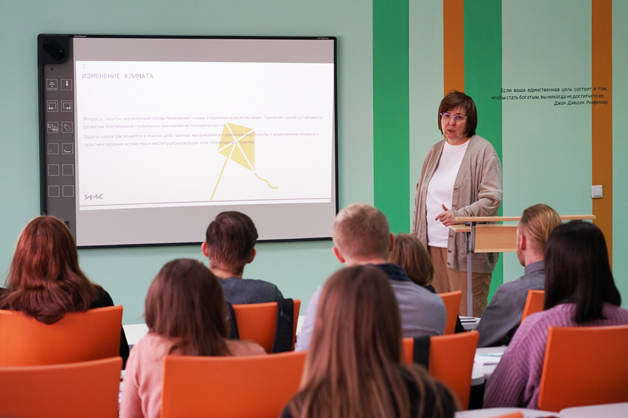 Изображение новости: Преподаватель МГИМО Елена Попкова рассказала о перспективах развития мировой экономики слушателям Державинской школы развития