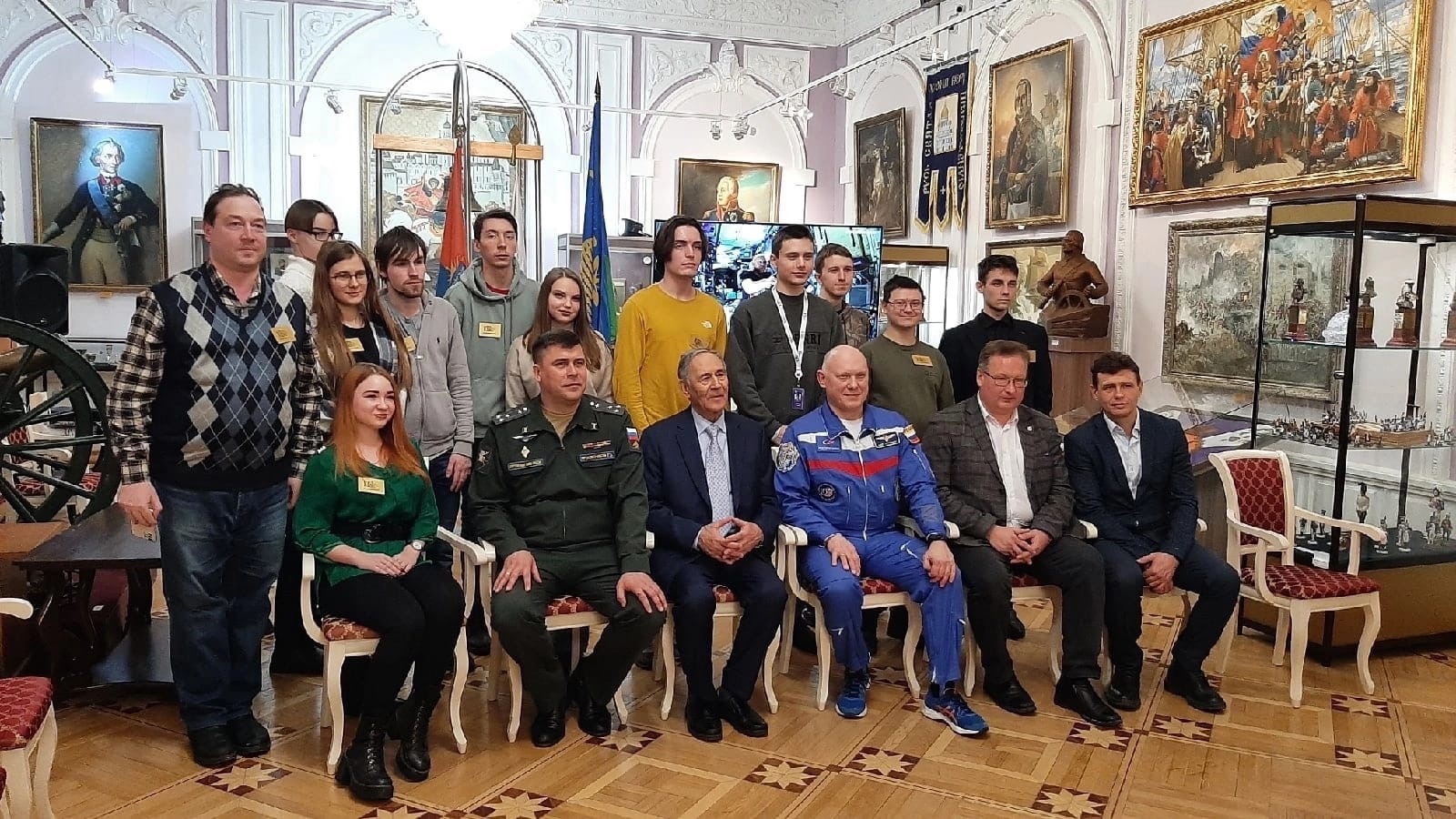 Студенты встретились с героем России летчиком космонавтом Артемьевым О.Г.