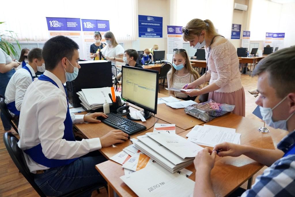 Изображение новости: Державинский начал принимать документы от абитуриентов 2021 года