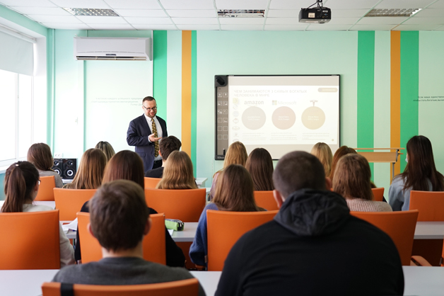 Изображение новости: Преподаватель МГУ Алексей Алтухов прочитал в Тамбовском госуниверситете лекцию о цифровых экосистемах