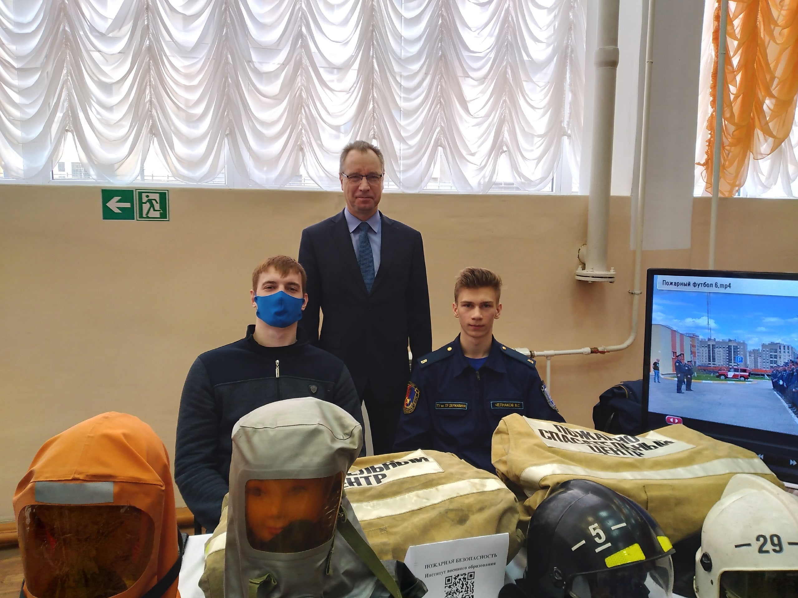 Сотрудники и студенты института военного образования приняли участие в Дне открытых дверей университета