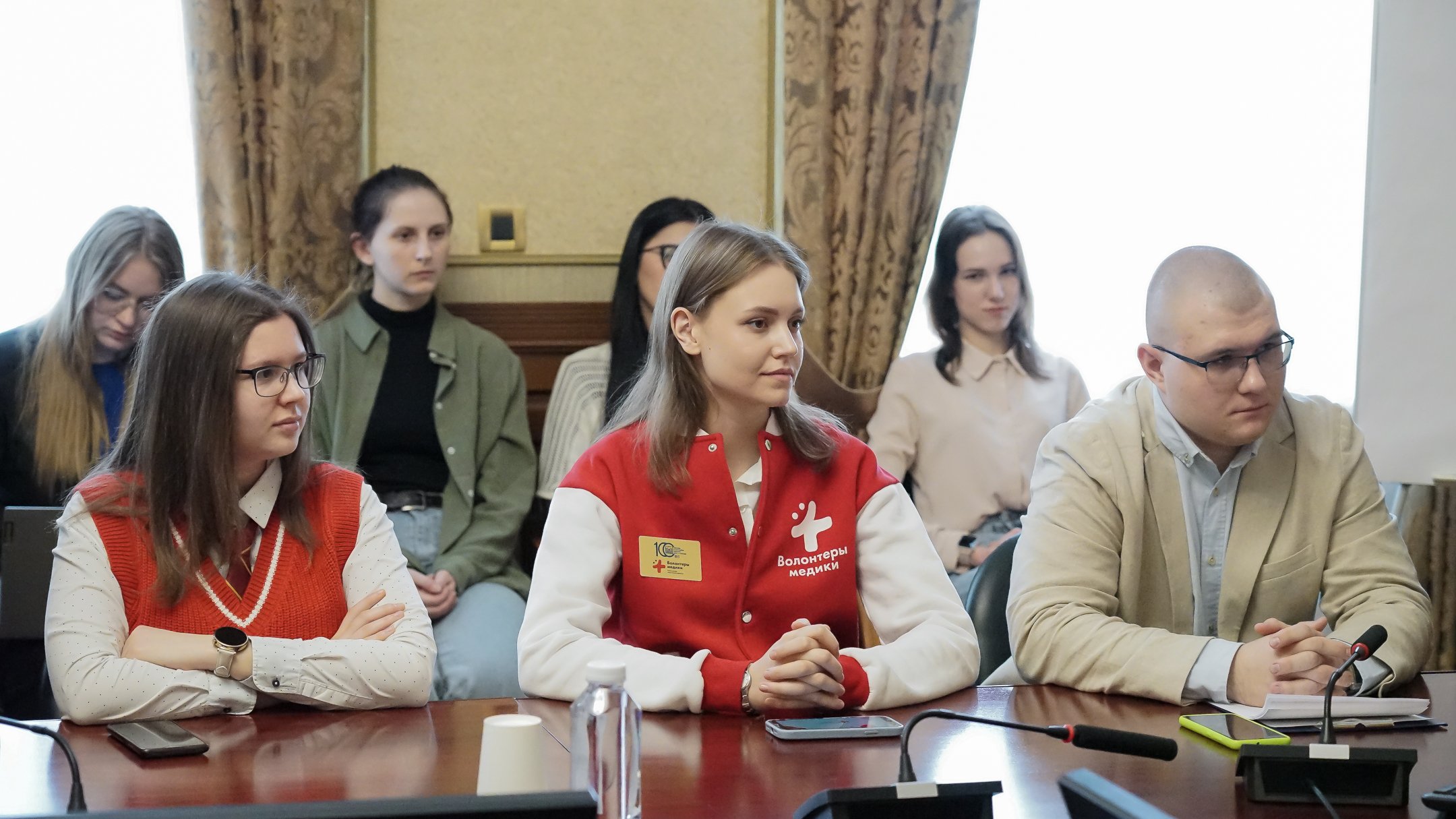 Изображение новости: Ректор Державинского Павел Моисеев встретился с волонтерами университета