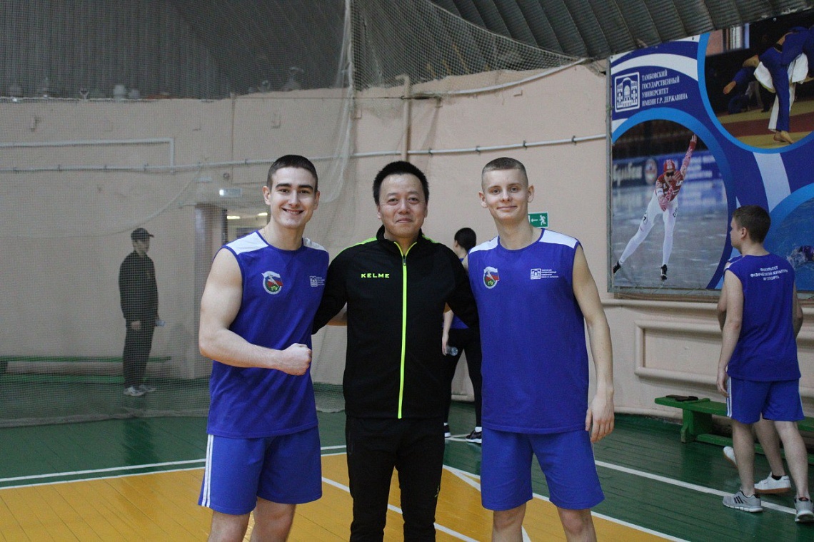 В Державинском прошел мастер-класс по футболу от профессора из Китая фото детальные