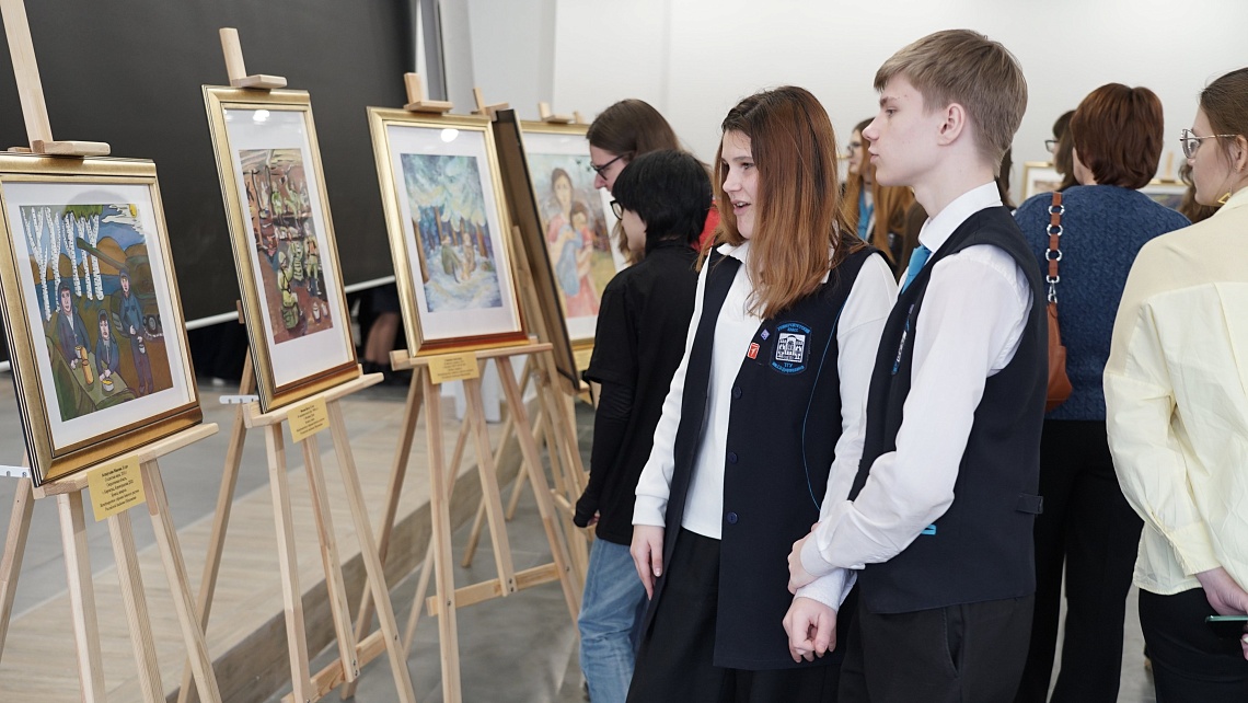 В Державинском открылась выставка Российской академии образования к 80-летию Великой Победы фото детальные