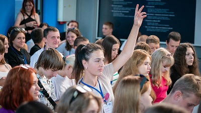 Изображение Для участников «Университетских профильных смен» из ЛНР и ДНР в Державинском прошел диалог на равных