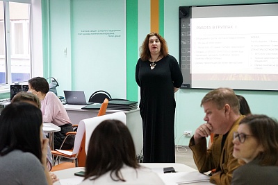 Изображение Эксперт Национального агентства развития квалификаций Александра Серова проводит тренинги по разработке сквозных образовательных модулей в Державинском университете