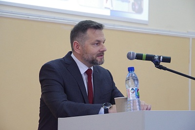 Изображение Председатель избирательной комиссии Тамбовской области Андрей Офицеров прочитал лекцию для студентов Державинского