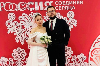 Изображение Студенты Державинского Константин Рязанов и Ангелина Елатомцева заключили брак на Всероссийском свадебном фестивале «Россия. Соединяя сердца» 