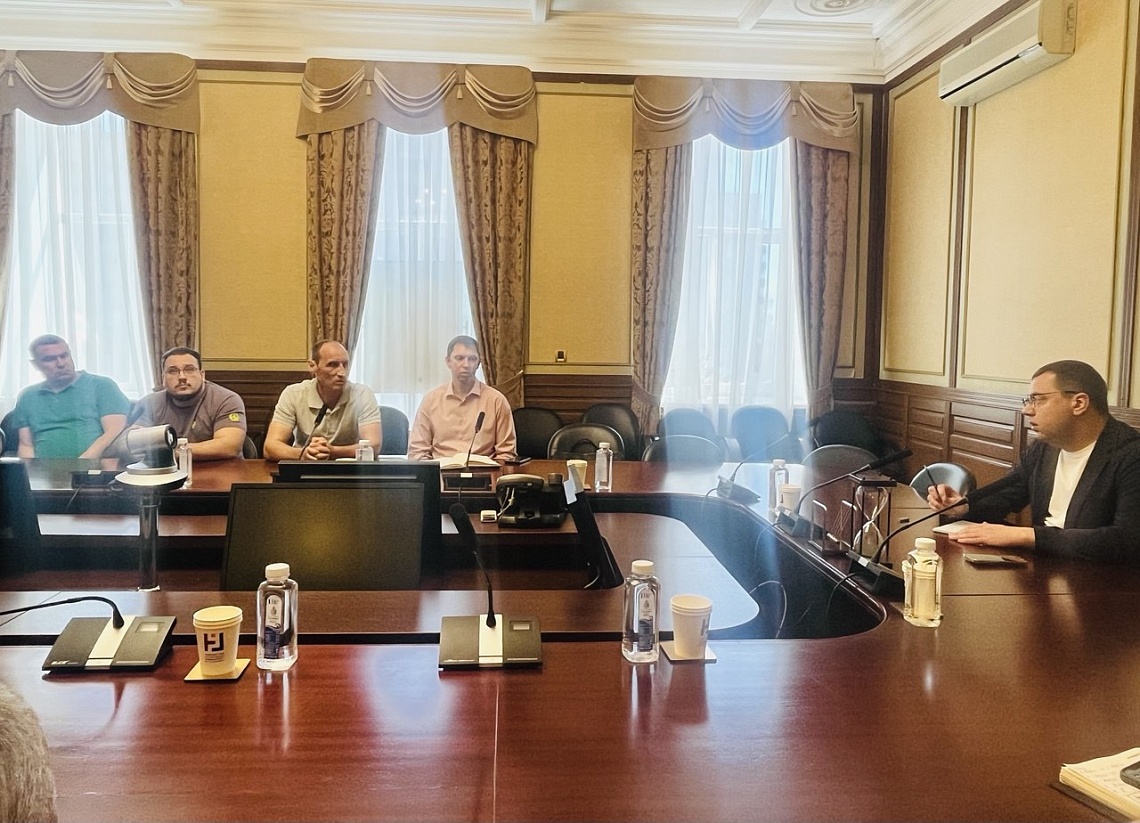 Ректор Павел Моисеев провёл рабочую встречу с руководством спортклуба и тренерами команд университета Ректор Павел Моисеев провёл рабочую встречу с руководством спортклуба и тренерами команд университета фото детальные
