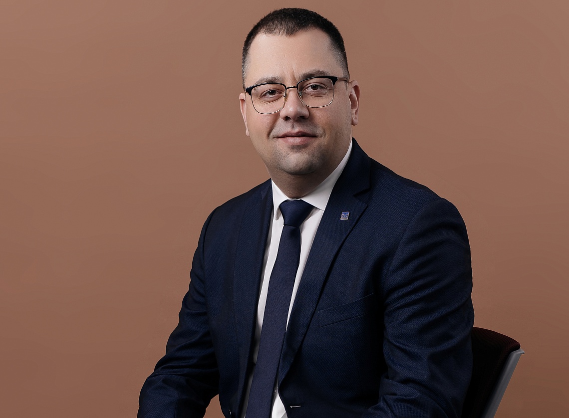 Ректор Державинского Павел Моисеев поздравляет с Днем учителя Ректор Державинского Павел Моисеев поздравляет с Днем учителя фото детальные