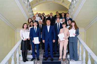 Изображение Ректор Державинского университета Владимир Стромов поздравил лауреатов стипендий 2021-2022 учебного года