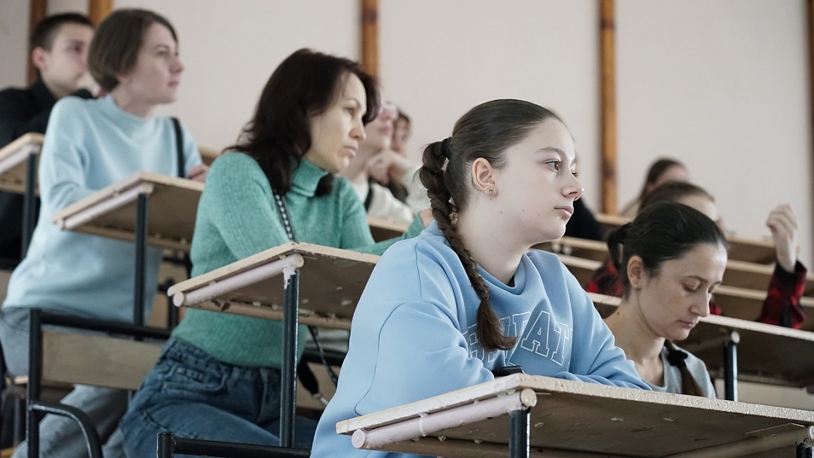 Более 600 школьников посетили День открытых дверей в Державинском фото детальные