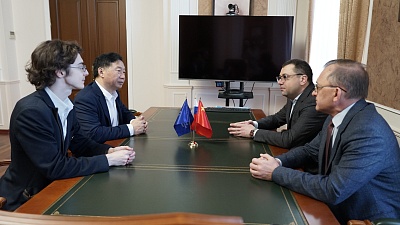 Изображение Державинский университет развивает сотрудничество с образовательной группой «Динчэн» из КНР