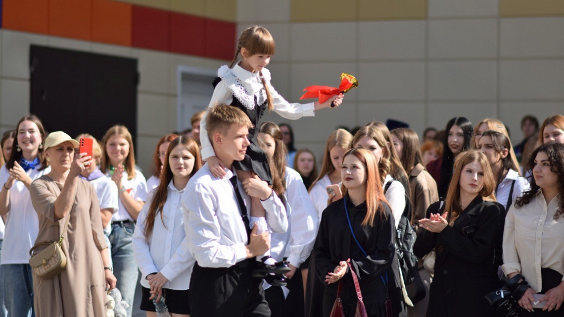 День знаний в ТГУ начался с традиционной Державинской линейки фото детальные