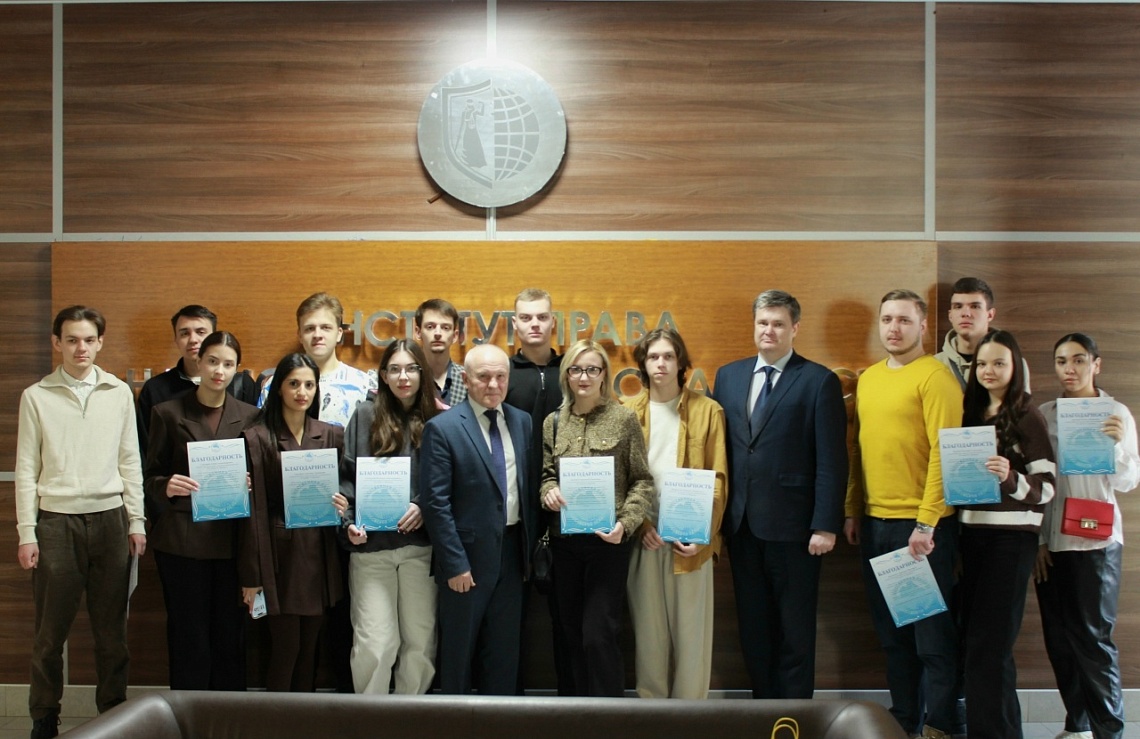 Общественная палата поблагодарила волонтеров Державинского за помощь на выборах-2025 фото детальные