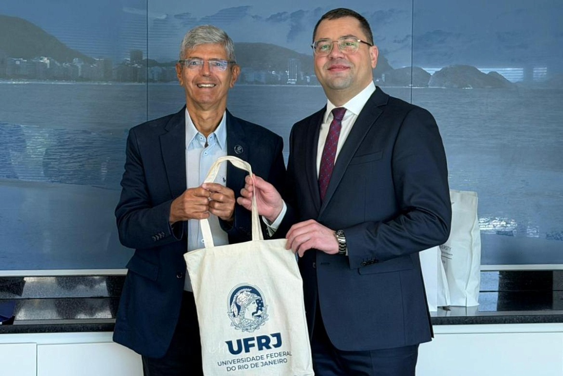 Ректор Державинского Павел Моисеев подписал договор о сотрудничестве с Федеральным университетом Рио-де-Жанейро фото детальные