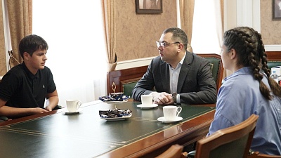 Изображение Ректор Павел Моисеев встретился с активистами «Университетских смен – 2025» из ДНР и приграничных территорий РФ