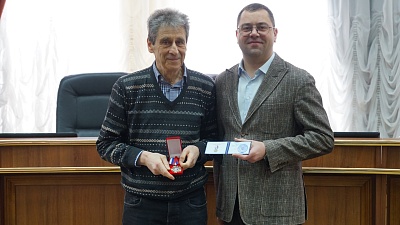 Изображение Профессиональную деятельность преподавателей и сотрудников Державинского отметили высокими наградами