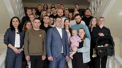 Изображение Ректор Державинского университета Павел Моисеев встретился со студенческими семьями