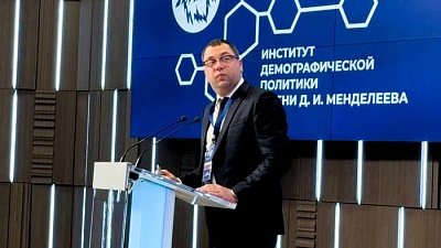Изображение Ректор Державинского Павел Моисеев выступил на Ежегодной Всероссийской научно-практической конференции «От года семьи – к веку семьи»