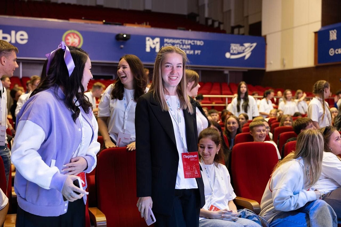 Студентка Державинского Ксения Алпашкина – финалист Всероссийского конкурса «Лидер XXI века» фото детальные