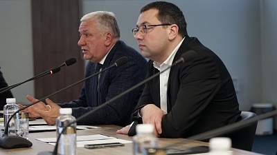 Изображение В Державинском на площадке клуба «ОбКом» прошла встреча ректоров и студентов вузов региона с сенатором Михаилом Белоусовым 