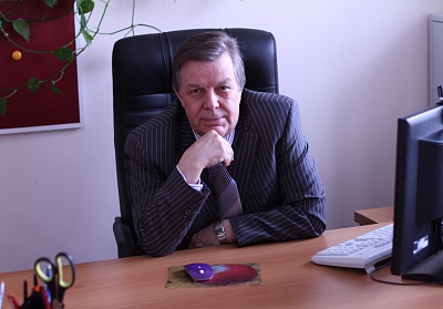 Изображение Профессор Державинского Юрий Головин награжден нагрудным знаком «За заслуги перед Тамбовской областью»
