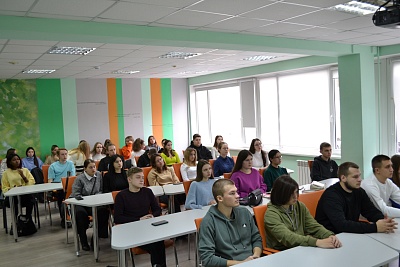 Изображение  Державинцы изучают основы ноономики