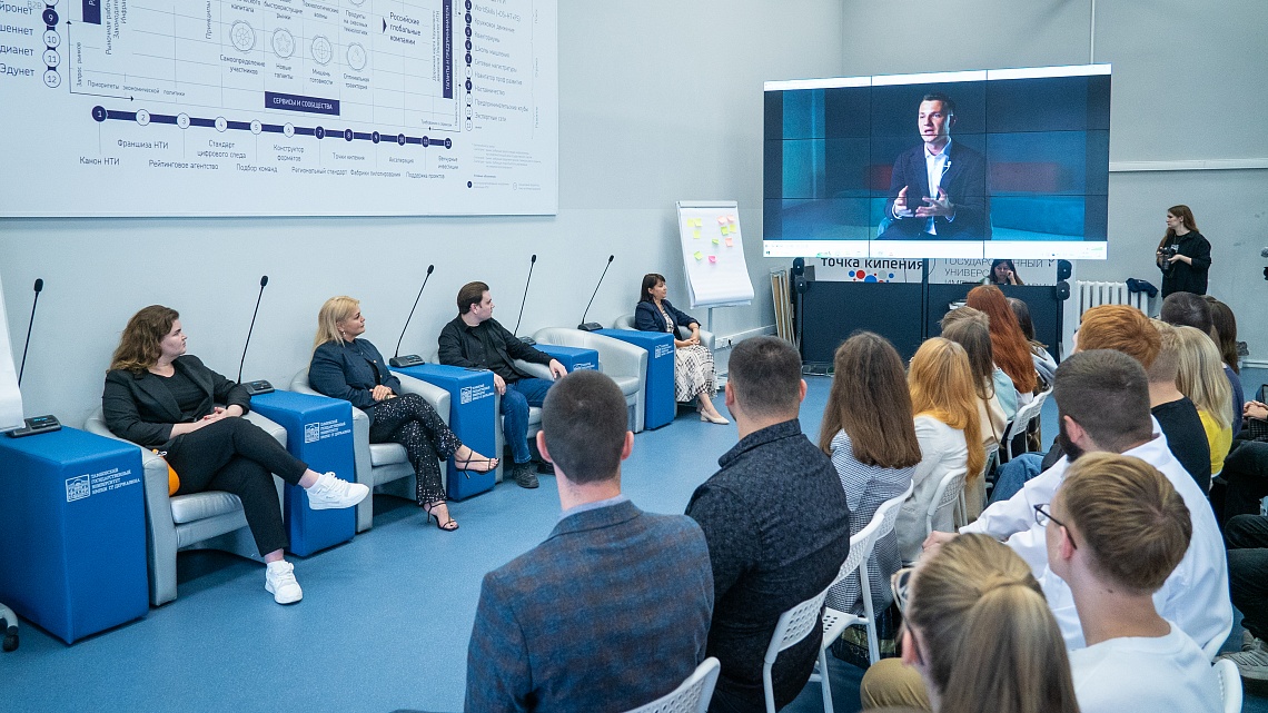 Державинский запустил программу «Обучение служением»  фото детальные