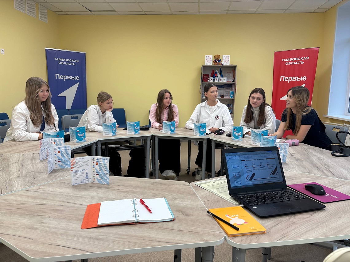 Студенты Державинского – наставники школьных команд в проекте «Обучение служением. Первые» фото детальные