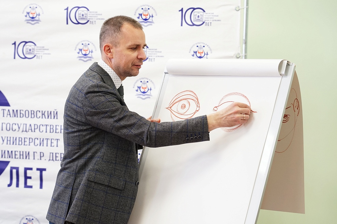 Преподаватель МГХПА имени С.Г. Строганова Александр Рыжкин провел мастер-класс для студентов Державинского  фото детальные