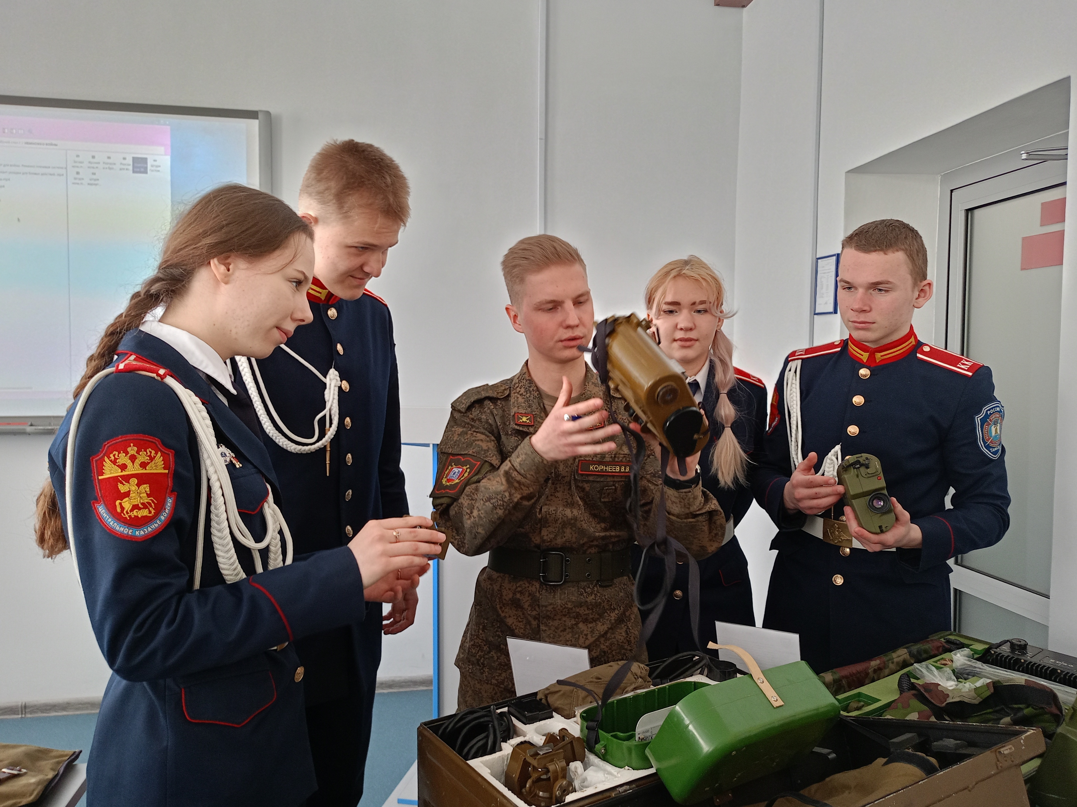 Военный учебный центр посетили школьники и студенты города и области